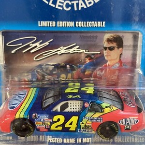 Jeff Gordon #24 DuPont 1996 NASCAR Action Racing 1:64 Scale Diecast Car