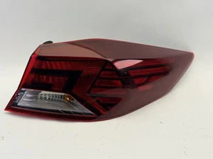 2019-2020 Hyundai Elantra Incandescent Right Side Tail Light OEM 92402-F3500 RH - Picture 1 of 15