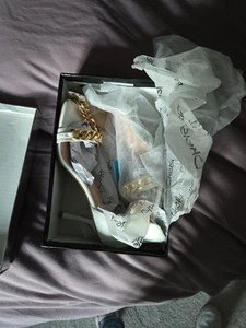 Kelsi Size 5 White Heels With Gold Chains - Picture 1 of 5