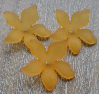20 ORANGE FROSTED LUCITE ACRYLIC PETAL FLOWER BEADS 29mm LUC56 - Image 1 of 2