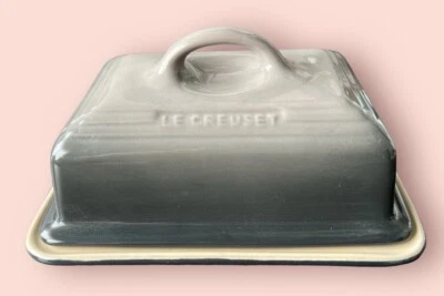 Le Creuset Stoneware Butter Dish (Flint) Foto 1 de 3