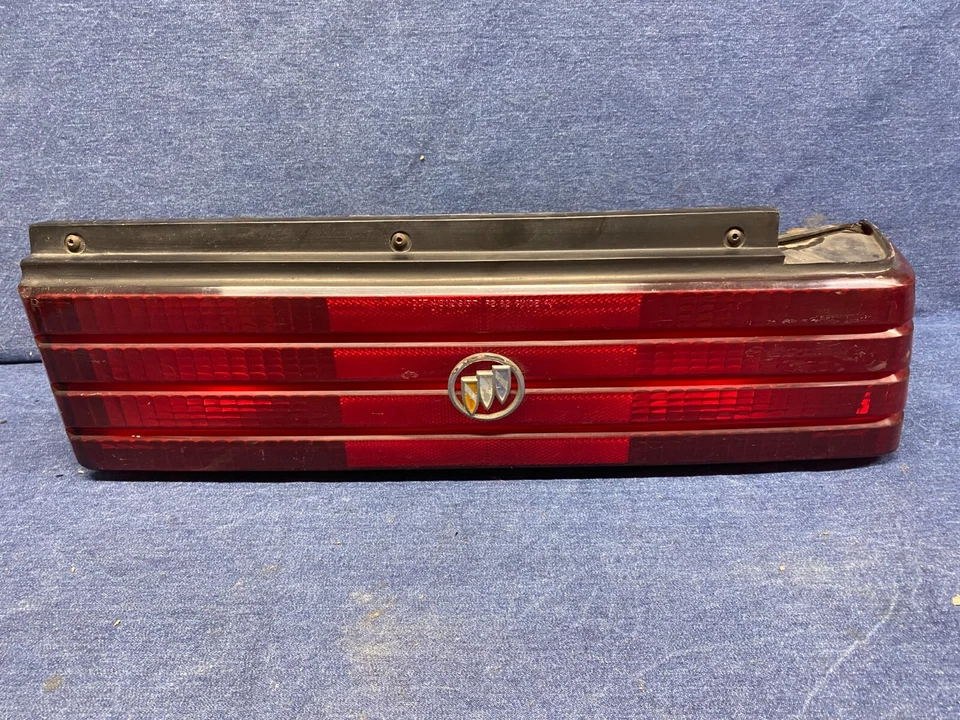 Conjunto de luz trasera derecha Buick SkyHawk Sky Hawk 1982 1983 1984 1985 1986 #2 Foto 1 de 4