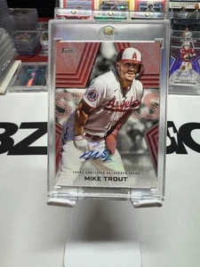 2023 Topps Serie 1 - Baseball Stars Autografi Mike Trout #BSA-MTR Rosso /25 (AU) - Foto 1 di 3