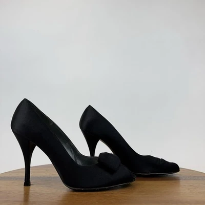 Zapatos de tacón Stuart Weitzman para mujer negros satinados estrás lazo punta abierta talla 7 M Foto 1 de 4