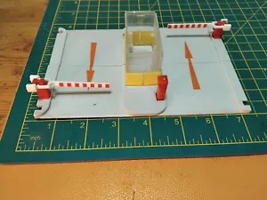 Vintage Parkplatz Siku Toys 3713 (Fehlteile) D07 T17557 - Bild 1 von 8