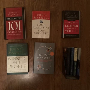 Lot of 9 John C. Maxwell books HB/PB Business Leadership - Picture 1 of 4
