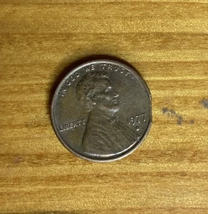 1977 D LINCOLN CENT CLIPPED PLANCHET COPPER - Picture 1 of 6