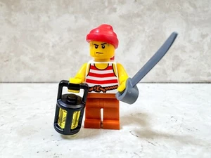 LEGO Pirates Vedetta Pirata Mozzo Lanterna Bandana Rossa Spada Minifigure NUOVA - Imagen 1 de 1