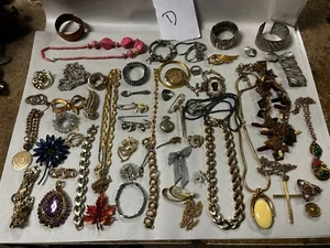 BEAUTIFUL Lot of Vintage Costume Jewelry Misc Pieces Lot d BkCs - Picture 1 of 12