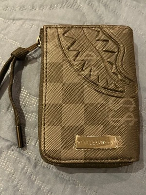 Carteira Sprayground padrão xadrez 3AM preta/cinza - Imagem 1 de 4