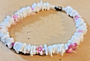 Anklet Bracelet 10 inch Chipped White Puka Shell & Pink Plastic Tropical Flowers - Picture 1 of 5