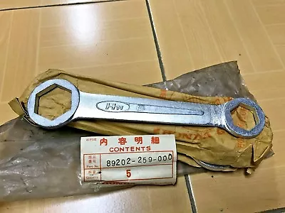 Honda Dream C72 C77 C78 CA72 CA77 CS72 Wrench Axle NOS Genuine P/N 89202-259-000 - Image 1 of 2