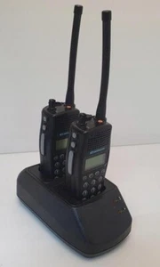 2 x SIMOCO SRP8030 AB with charger stand, VHF 138 – 174 MHz transceiver radios - Zdjęcie 1 z 2