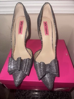 Tacones Solve by Betsey Johnson Prince para mujer talla 10 plateados brillantes Foto 1 de 4