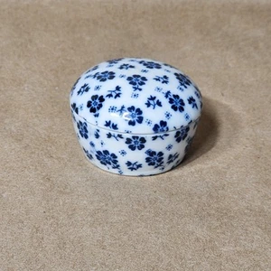Porcelain Round Blue & White Flowers Trinket Box Floral - Picture 1 of 10