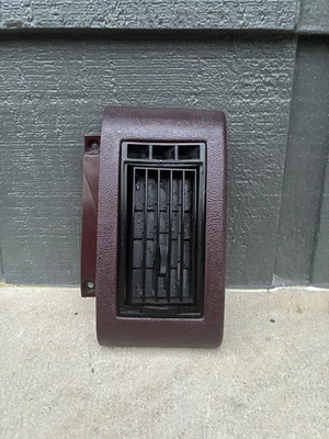 Оригинальная бордовая красная отделка вентиляционных отверстий приборной панели 88-94 Chevy GMC Truck GM C1500 K1500 - Изображение 1 из 4