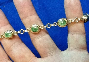 SARAH COVENTRY ARMBAND, 7" MIT GRÜNEN STEINEN, 12K GOLD GEFÜLLT 080623A - Bild 1 von 6