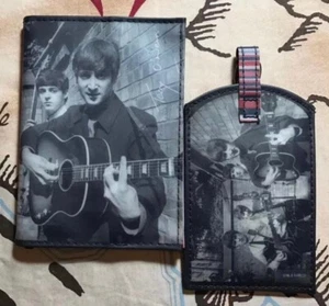Juego de etiquetas y portapasaportes de Marks & Spencer & The Beatles & Terry O'Neill - Imagen 1 de 14