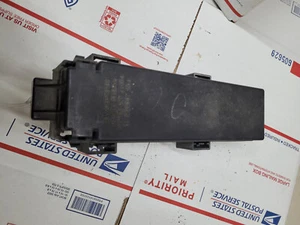 #2006-2008 JEEP COMMANDER FUSE RELAY JUNCTION BLOCK BOX OEM UNDER HOOD - Picture 1 of 3