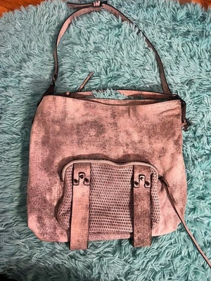 She + Lo 金属银色灰色皮革水饺包 — 第 1/4 张图片