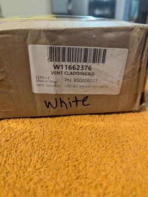 W11662376 KitchenAid, Whirlpool, Maytag Microondas Puerta Ventilación Blanco Foto 1 de 4