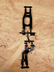 Tamiya DT-02 DT-03 E-Teile 0004255 (Radschwinge oben vo+hi) Super NEO Fighter  - Bild 1 von 1