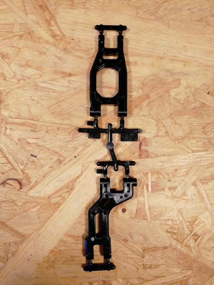 Tamiya DT-02 DT-03 E-Teile 0004255 (Radschwinge oben vo+hi) Super NEO Fighter  - Bild 1 von 1