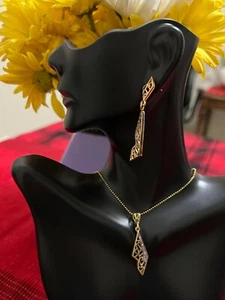 ELEGANTE CONJUNTO CON PENDIENTES Y COLLAR CUBIERTO CON ORO 18K DE BRASIL - Imagen 1 de 2