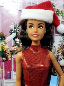 Vestido y sombrero rojo navideño muñeca Barbie Santa con accesorios cabello castaño 2022 NUEVO - Imagen 1 de 6
