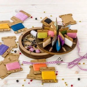 Sperrholz Handarbeit Box + 18 Spulen Handarbeit Organizer Faden/Zahnseide Organizer - Bild 1 von 5