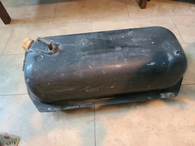 Tanque de combustible Datsun 510 1968-1973 original ¡Gran forma por dentro y por fuera!  Restauración Foto 1 de 4