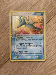 Kingdra 12/109 Team Rocket Returns Holograma Inverso Estampado Pokemon Juego de Cartas Coleccionables Dañado - Imagen 1 de 7