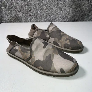 Scarpe mocassino slip-on leggere in nylon mimetico UGG Cooke taglia UK 8 US 9 nuove - Foto 1 di 8