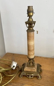 Antique Art Deco Brass And Caramel Onyx Marble Table Lamp - Foto 1 di 24