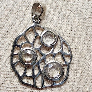 VINTAGE 80er MODERNIST ANHÄNGER GROSS ABSTRAKT DURCHBROCHEN SILBERFARBENE KLARE STEINE - Bild 1 von 8