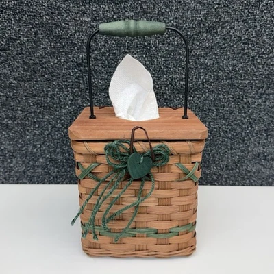 Caja de pañuelos de mimbre soporte cesta cubierta cazador corazón verde decoración de campo vintage Foto 1 de 4