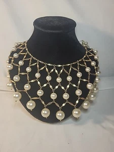 Vintage Faux White Pearl Bib Necklace Costume Wedding Jewelry 15.5 " - Picture 1 of 7