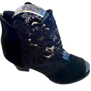 NWOT Lace Top Booties Size 4 - Picture 1 of 8