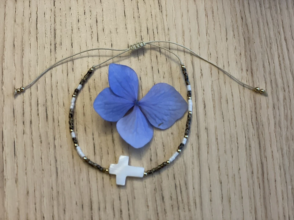 Pulsera Cristiana Ajustable Madreperla Cruz Cuentas - Blanco/Marrón/Dorado Foto 1 de 4