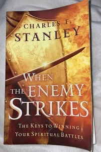 Walker Large Print When the Enemy Strikes The Keys to Winning Your Battles Book - Foto 1 di 2