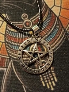~ Splendida Collana Pentagramma con Rune Ecopelle Guarigione Wicca Pagana 18" - Foto 1 di 2