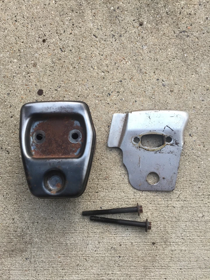 Jonsered CS2137 Chainsaw OEM - Muffler With Gasket/Heat Shield - Изображение 1 из 4