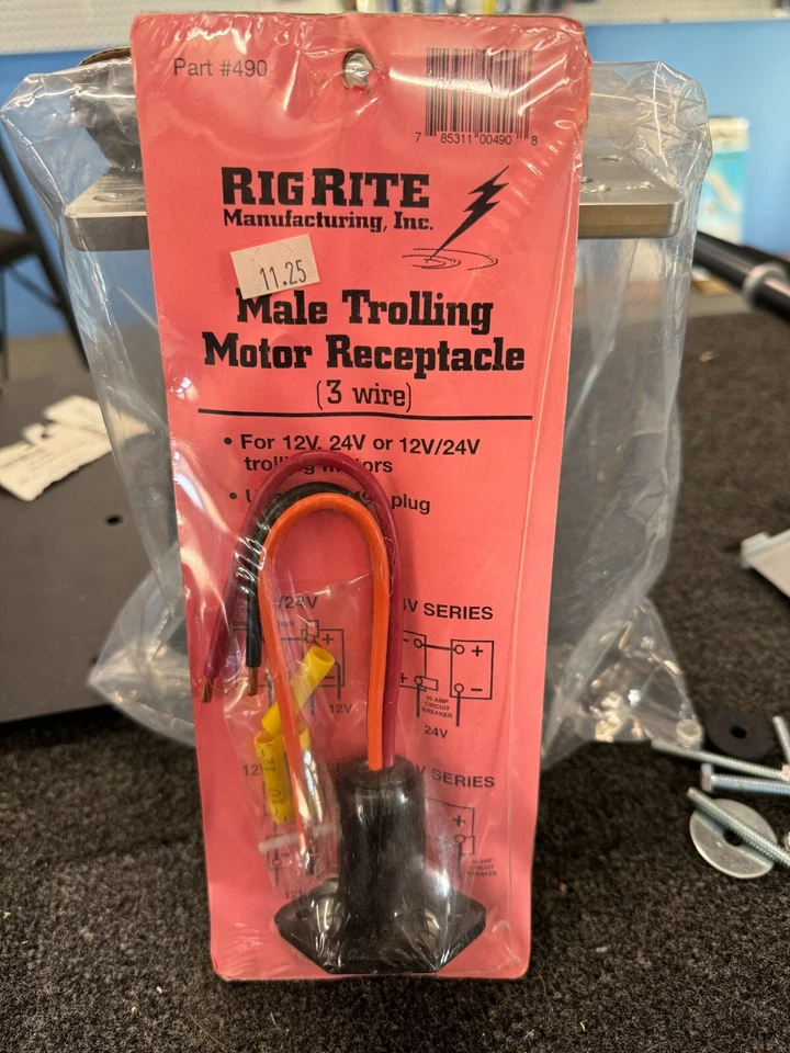 RigRite Male Trolling Motor Recepticale #490 - Image 1 of 1