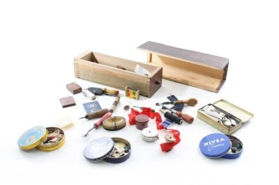 Konvolut alte Blechdosen Nivea Nähzubehör Nadeln Knöpfe Vintage Schieber Holz - Bild 1 von 4