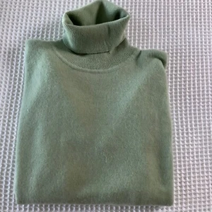 Lord and Taylor Green Turtleneck Long Sleeve Pullover Sweater Small - Picture 1 of 15