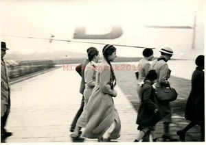 Foto, Deutsches Reich bis 1945: "Aufgeregt" vor Flug mit Junkers JU 52 (MB)21195 - Bild 1 von 2