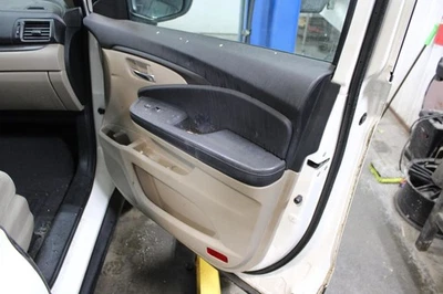 2019 Honda Pilot Front Right Door Panel Trim Tan OEM Used 385586 Foto 1 de 4