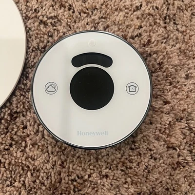 Honeywell Lyric Round Programmable Wi-Fi Smart Thermostat TH8732WF5018 - Image 1 of 4