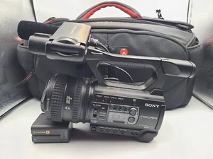 Caméscope professionnel Sony NXCAM HXR-NX100 avec sacoche, micro, batterie et EXTRAS JP - Photo 1 sur 22