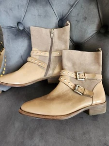Neue Coach Lilliana hellbraune Leder- und Wildlederstiefel, nietenbesetzte Akzentriemen, US 5,5 - Bild 1 von 5